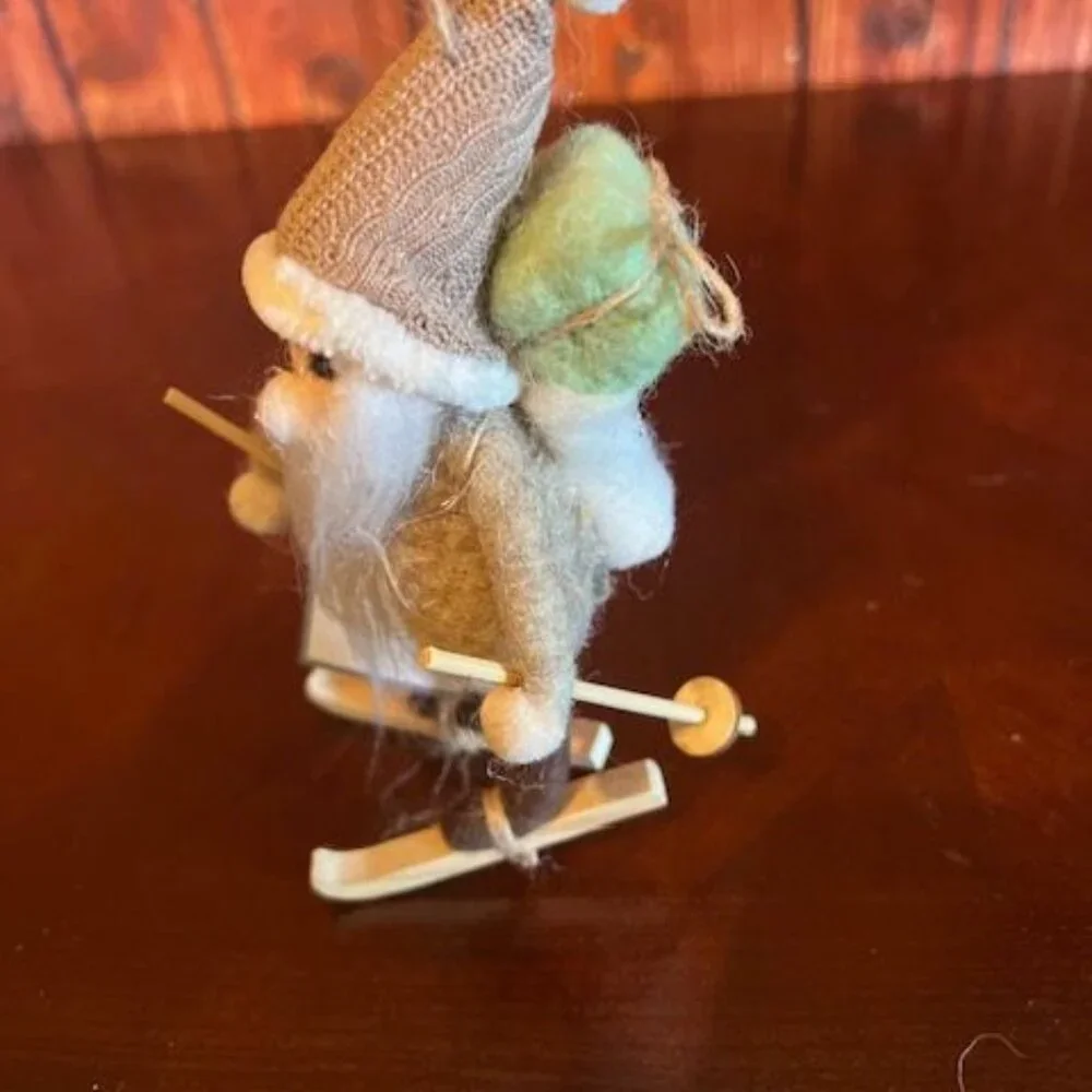 Vintage style Wool‎ & Felt Skiing Santa Claus Christmas Ornament with backpack